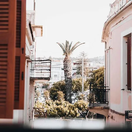 Mazi - Pied A Terre Holiday home *